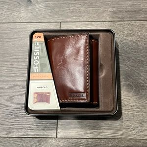 Fossil trifold wallet never used